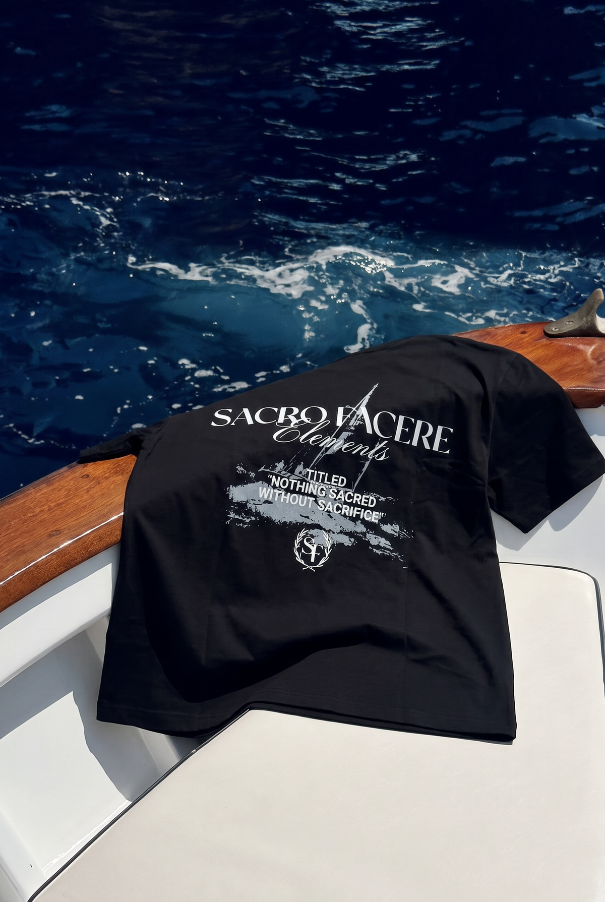 SACRO FACERE TEE VI